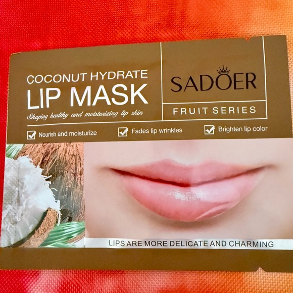 Other - 🤍 Sadoer 🥥 Coconut Hydration Lip Mask (Nourish, fade lines, brighten!)